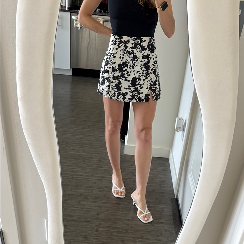 Black and White Patterned Skirt skort slits